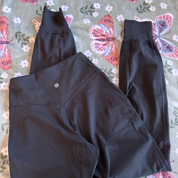 Lululemon Align Joggers - Picture 2 of 3